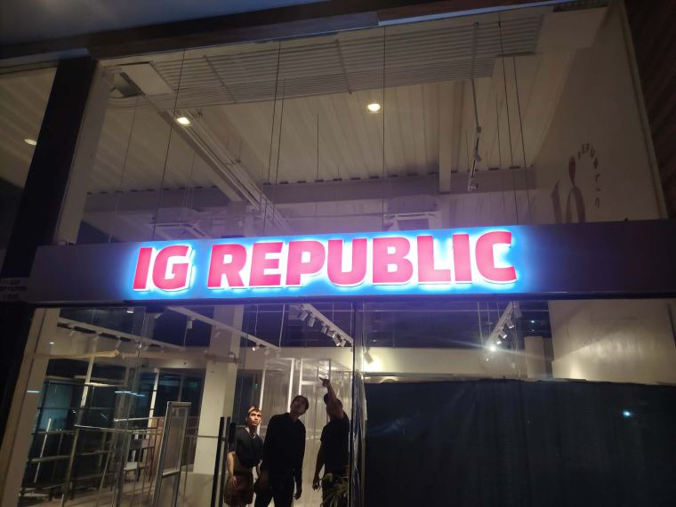 LED ACP glazing signage on a modern retail storefront with glass frontage