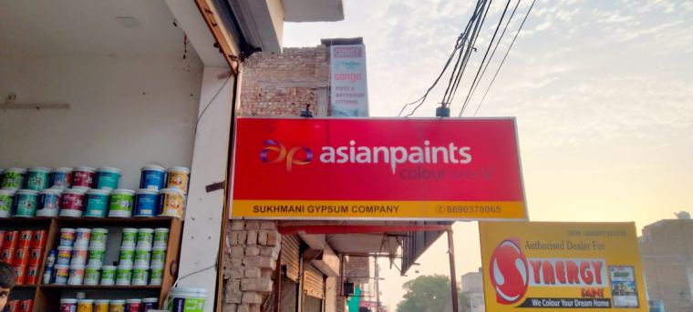 Projecting flange signage for a paint retail shop