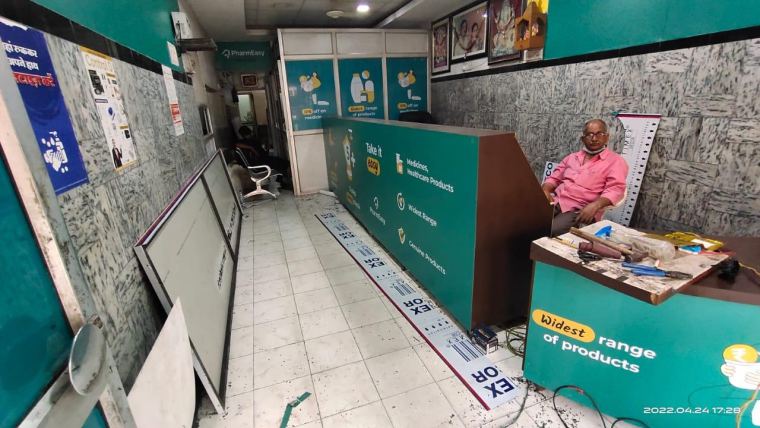 Branded pharmacy interior with wall graphics – CADMAP, Delhi